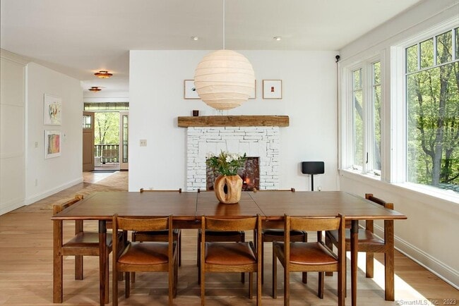 Building Photo - 121 Quaker Hill Rd