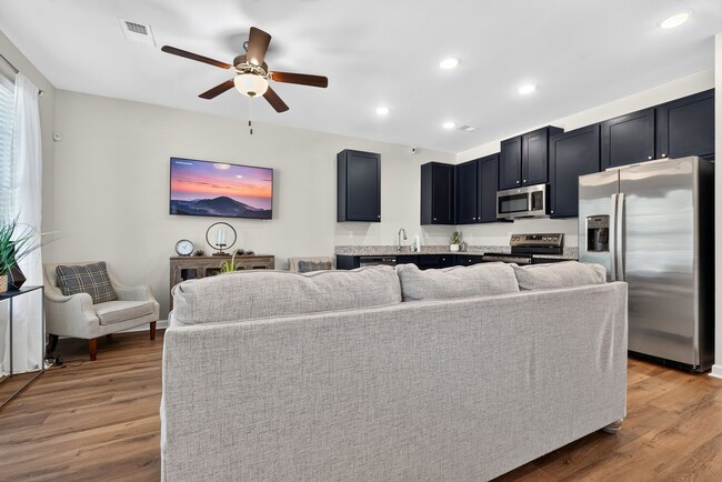 Building Photo - 3 Bedroom Townhome in Atlanta!