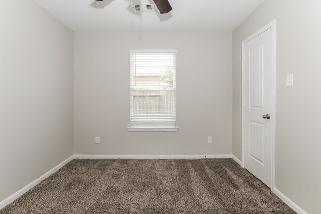 Building Photo - 17189 Glen Oaks Dr