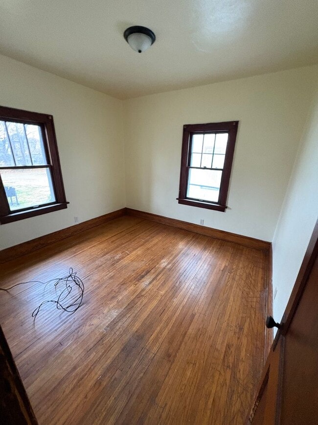 Building Photo - 3 Bedroom Single Family home