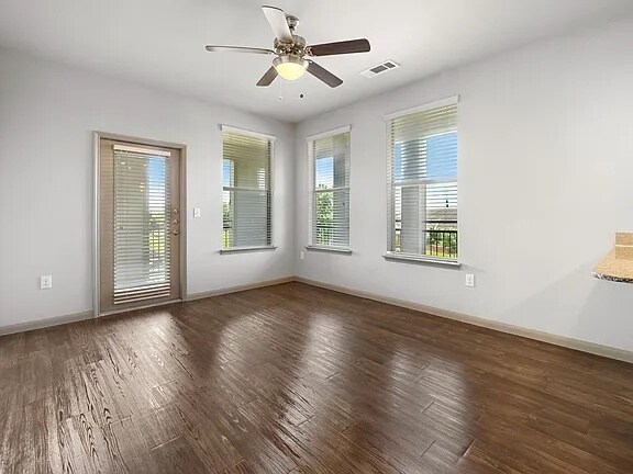 Building Photo - Live in Richmond – Get 1 Month Free Rent!