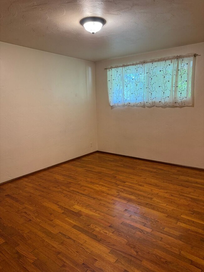 Building Photo - 1270 W Hilliard Ln