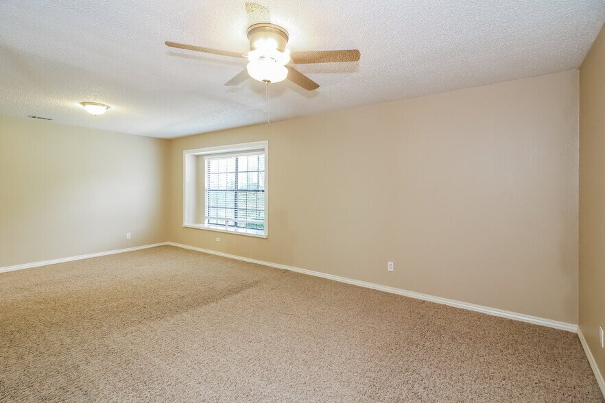 Building Photo - 1037 Eagle Ct