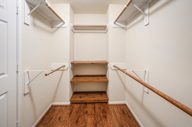 Building Photo - 10902 Barker View Dr