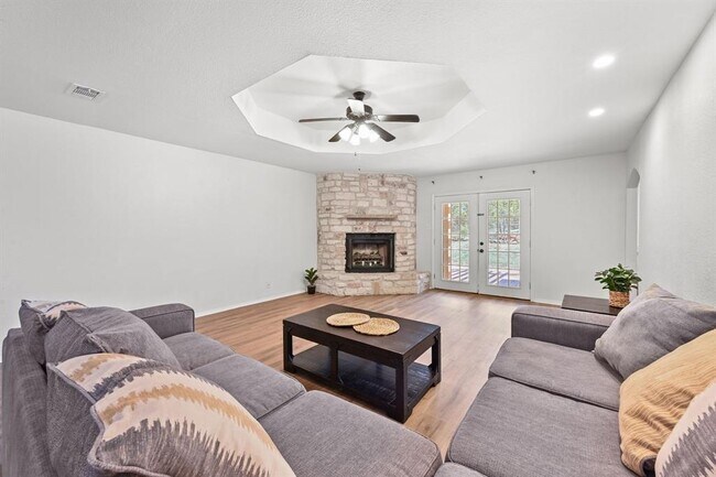 Building Photo - 1045 Hidden Hills Dr