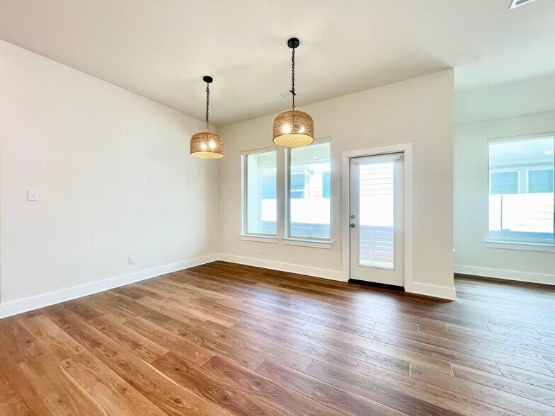 Building Photo - 3320 Eddington Dr