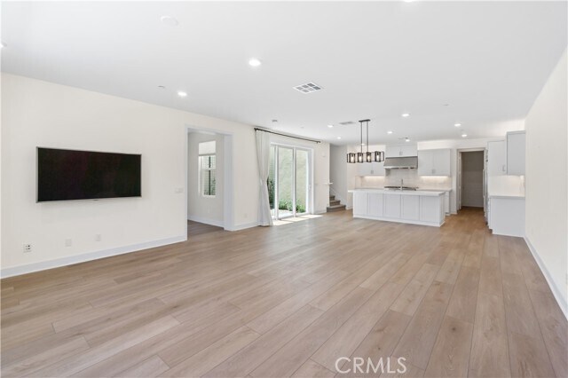 Building Photo - 156 Chorus