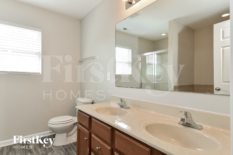 Building Photo - 279 Kendall Farms Ct