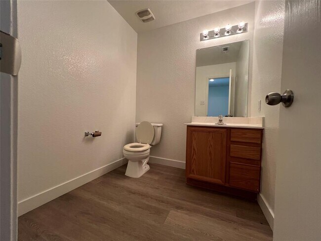 Building Photo - 821 New Bridge Dr