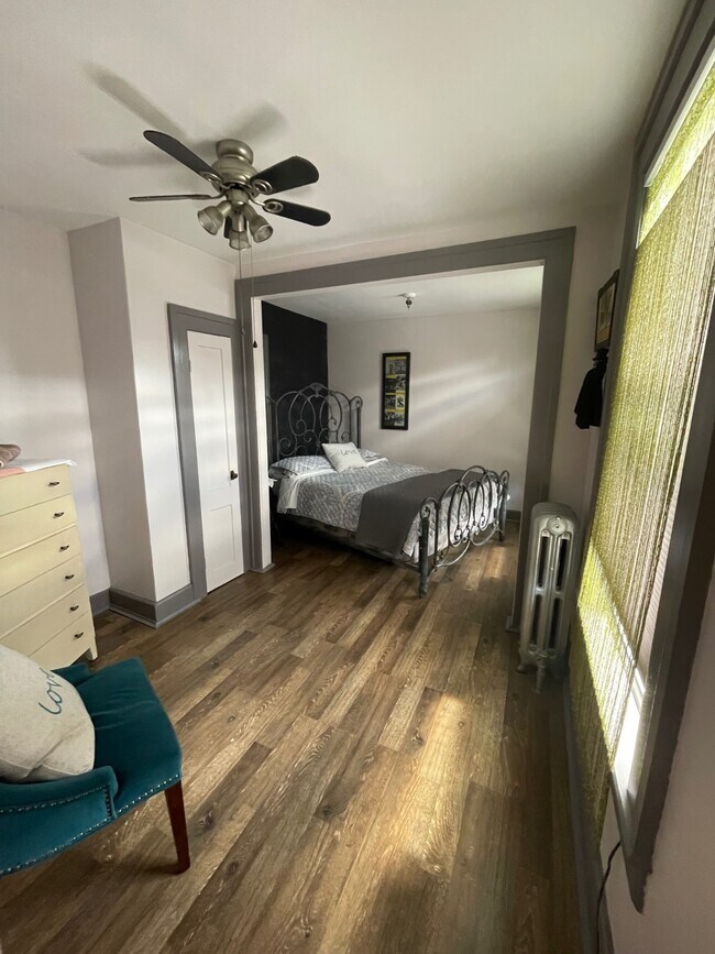 Building Photo - 562 5th Ave