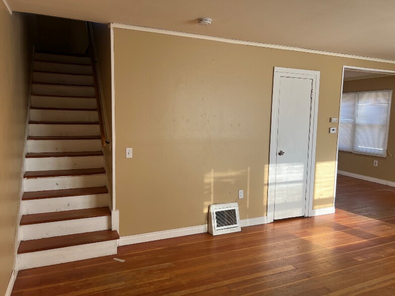 Primary Photo - 1443 Thayer Dr