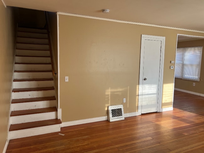 Building Photo - 1443 Thayer Dr