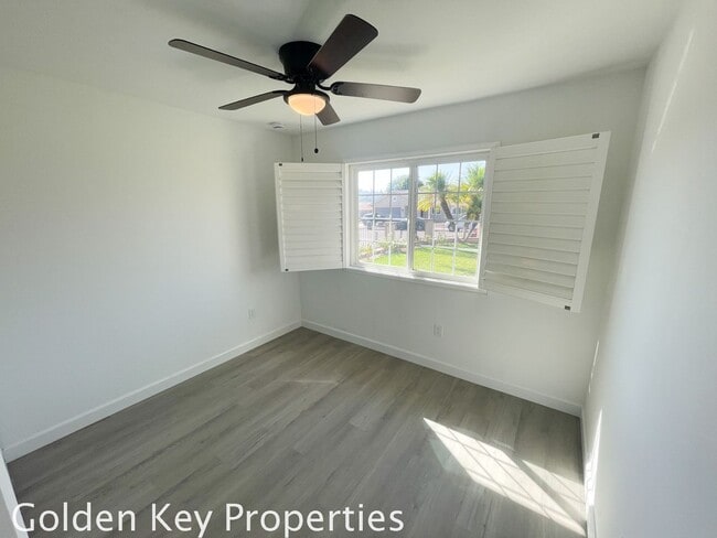 Building Photo - Nicely renovated corner property with a pool!