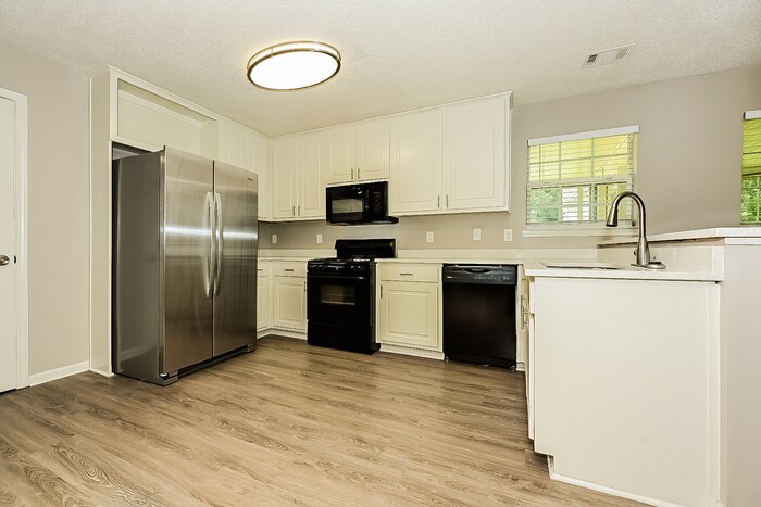 Building Photo - 1001 Adie Cove