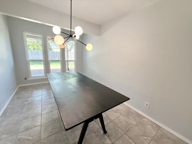 Building Photo - Nice 3 bedroom 2.5 bath near Jenks HS