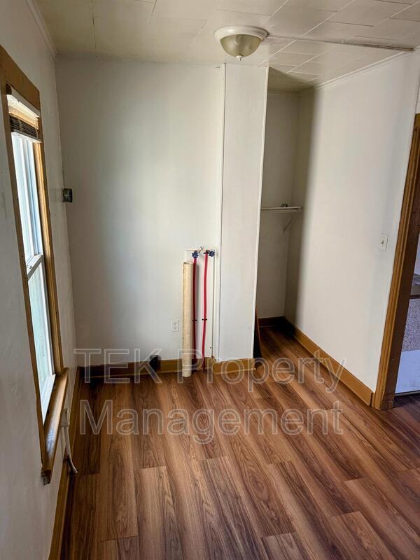 Building Photo - 34 Radio St