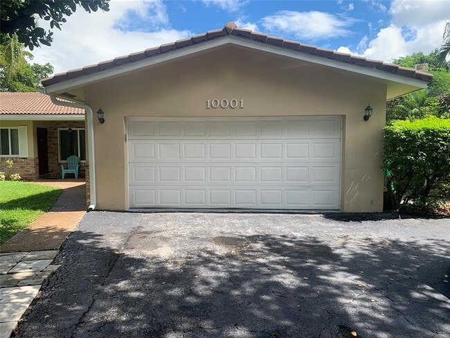 Primary Photo - 10001 NW 36th St