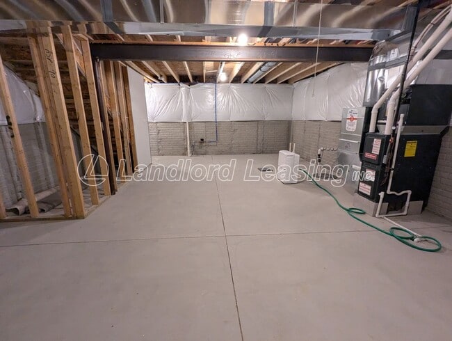 Building Photo - Martin's Run Colonial in Amherst School Di...