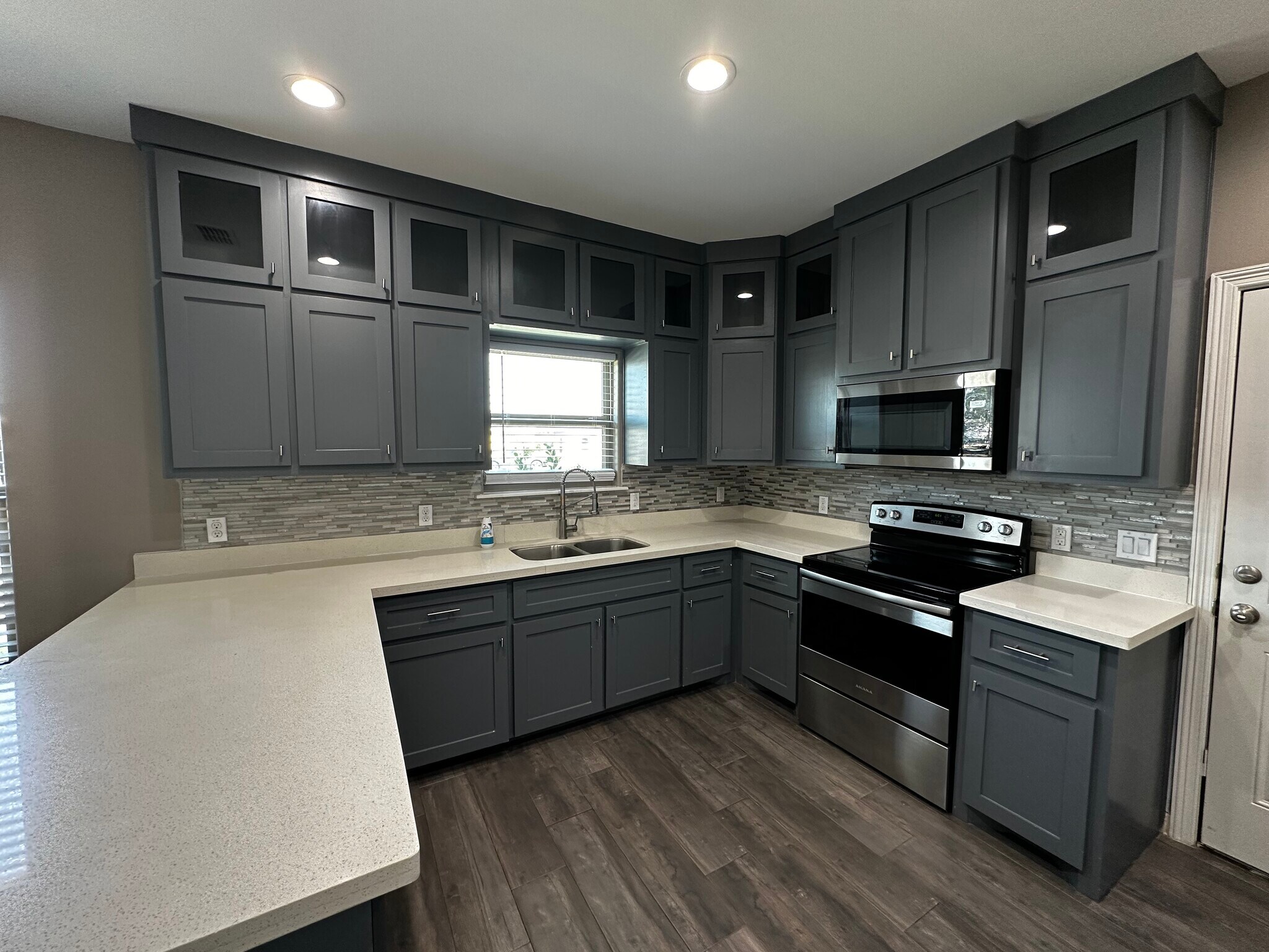 Building Photo - 2005 Harrison St