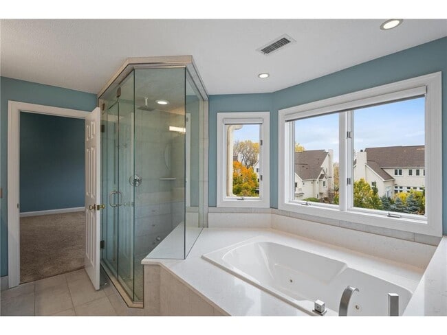 Building Photo - 517 River St