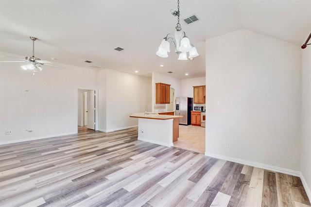 Building Photo - 1216 Lake Forest Dr