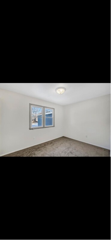 Building Photo - 406 E Adams St