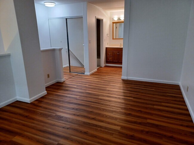 Building Photo - 355 Half Moon Ln