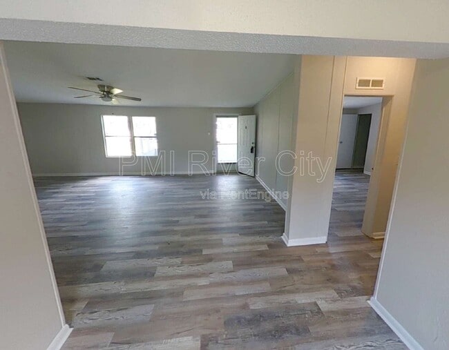 Building Photo - 12556 Palmetto St