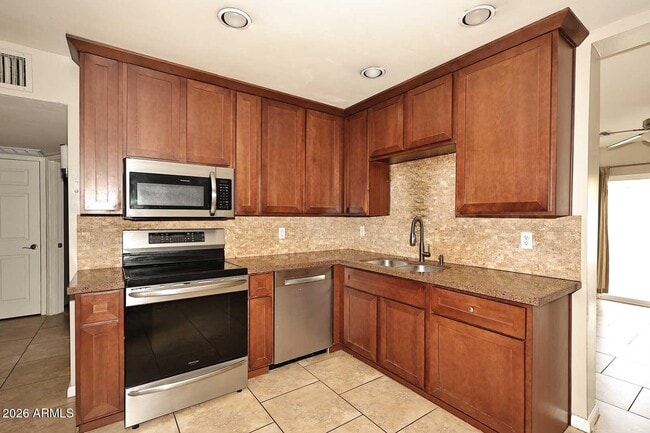 Building Photo - 2314 E Montecito Ave