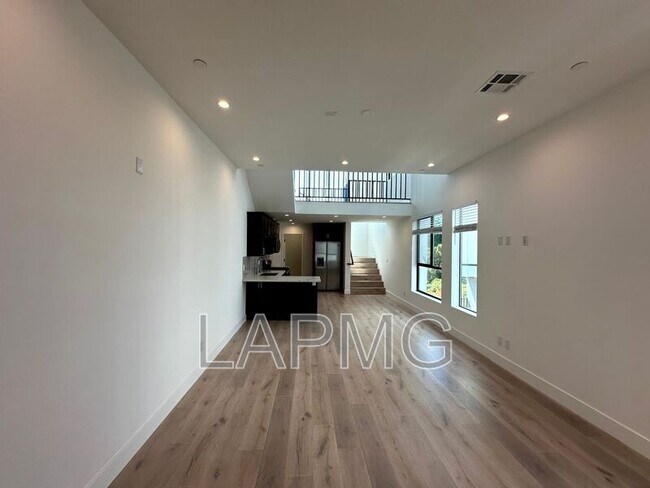 Building Photo - 3414 London St