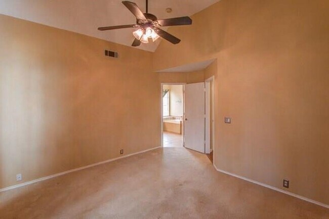 Building Photo - 6908 Chateau Dr