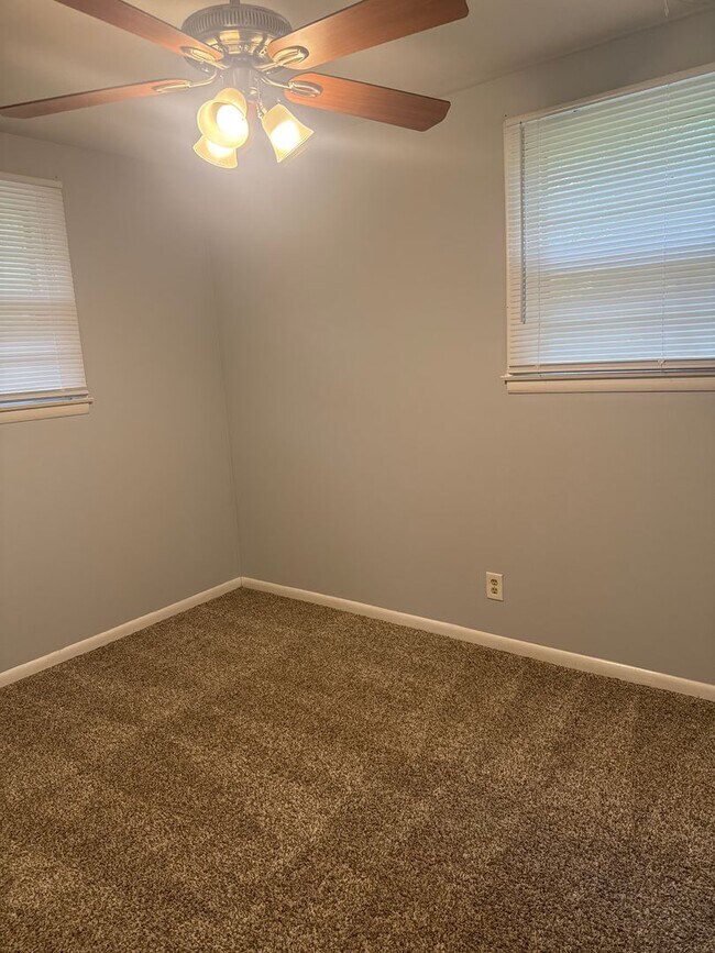 Building Photo - Home For Rent!