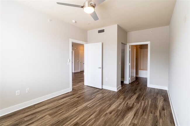 Building Photo - 3016 Guadalupe St
