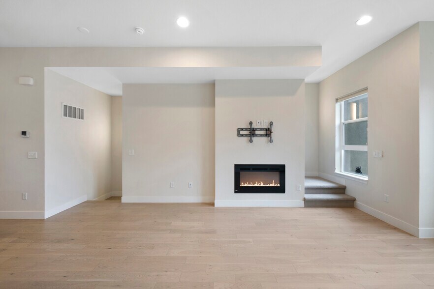Building Photo - 3048 Wilson Ct