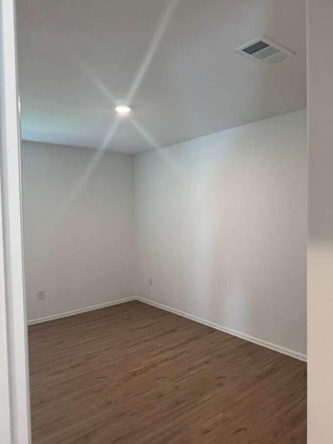 Building Photo - 22003 Birchwood River Trl