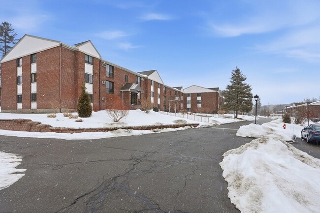 Building Photo - 386 Great Rd