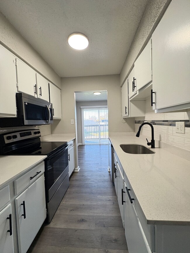 Building Photo - Bellagio West Living I