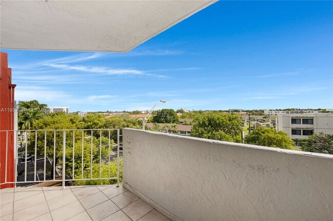 Building Photo - 1750 W 46th St