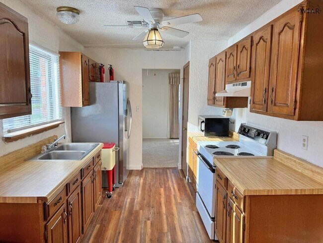 Building Photo - 1513 Hursh Ave