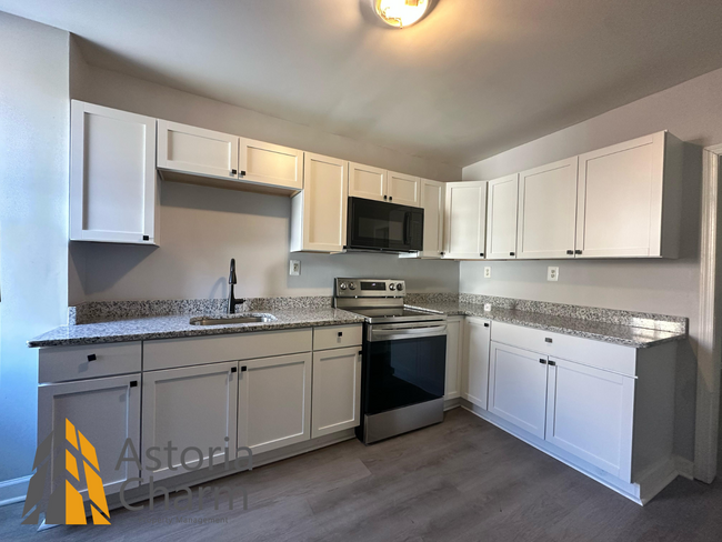 Building Photo - Updated 3 bedroom 1 bath Rowhome with Fenc...