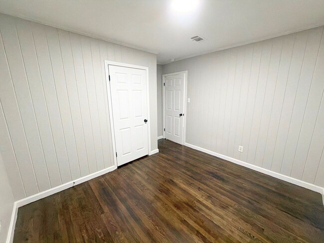 Building Photo - 3587 Hallbrook St