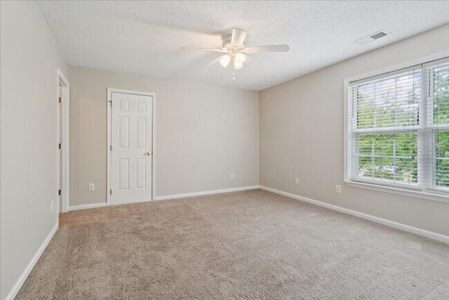 Building Photo - Spacious home in Fernbrook community and J...