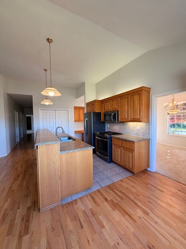 Building Photo - 3- Bedroom home in Hayden Bridge