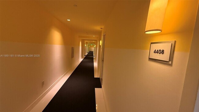 Building Photo - 475 Brickell Ave
