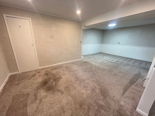Building Photo - Adorable ranch