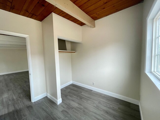 Building Photo - Petaluma: Single Level Home With Updated F...