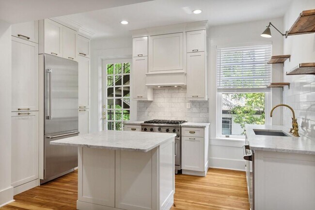 Building Photo - 116 Lafayette Dr NE