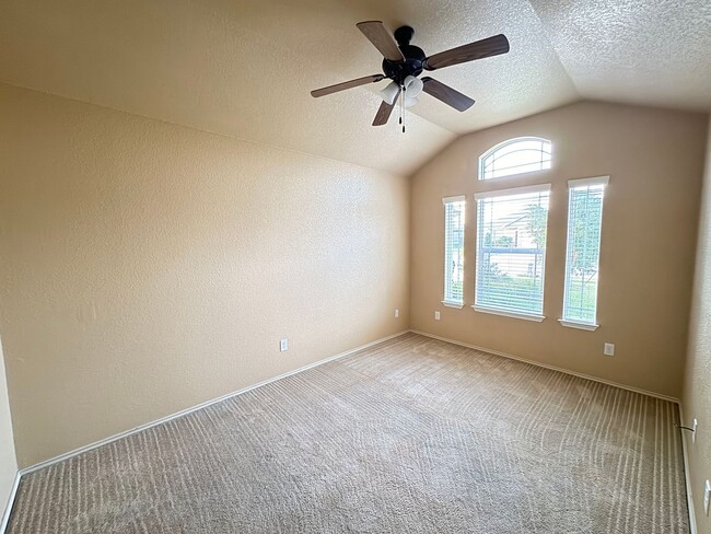 Building Photo - 4-Bedroom House for Rent in Killeen