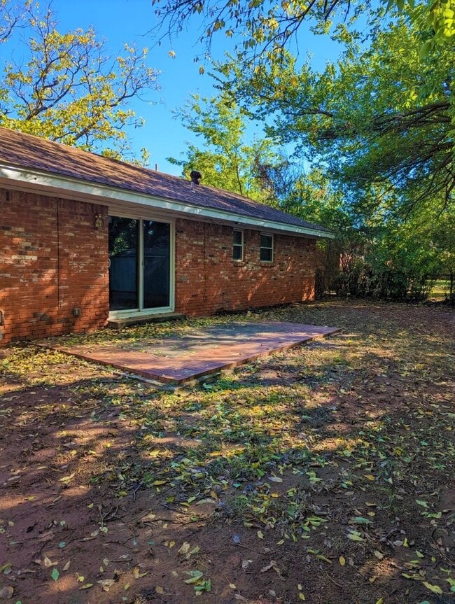 Building Photo - 1813 Hardy Dr