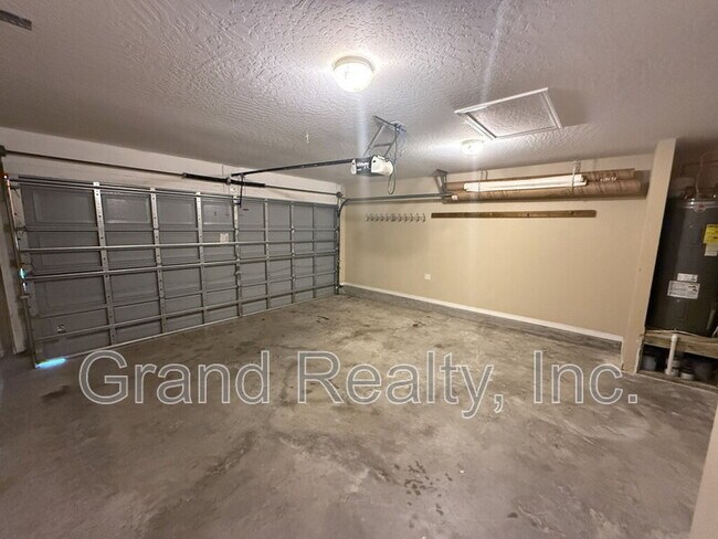 Building Photo - 2096 Andorra St